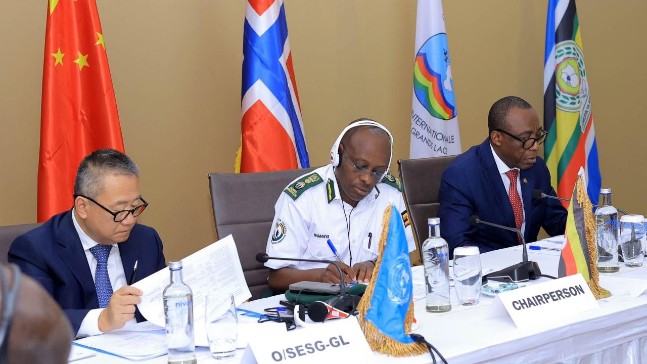 Discussions on Combatting Arms Trafficking 
