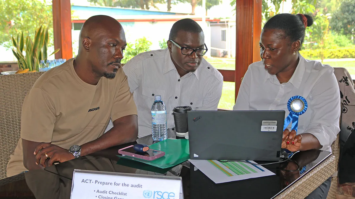 Client Service Section staff consult LARRMU representative on their ISO documentation Client Service Section staff consult LARRMU representative on their ISO documentation
