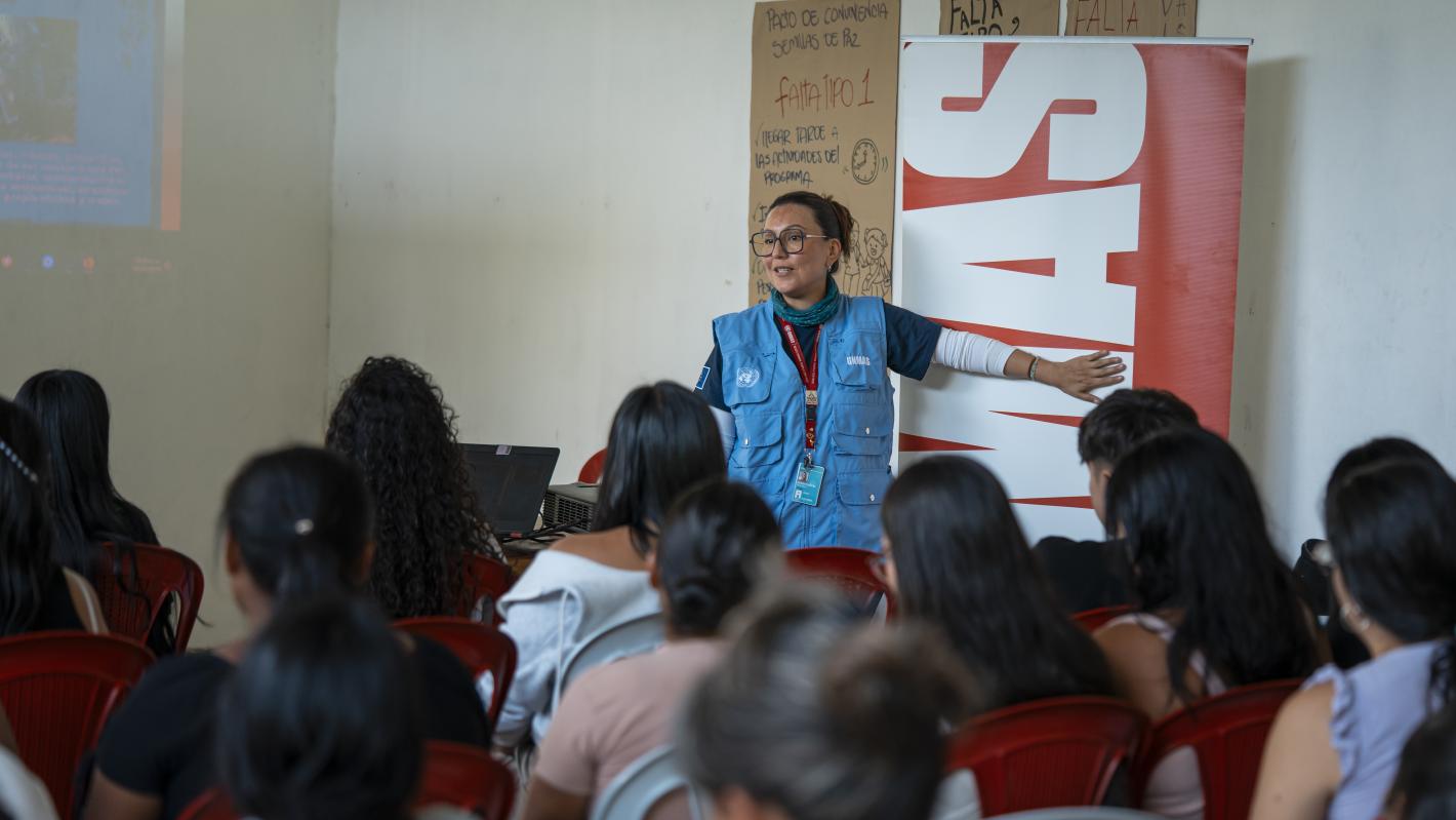 UNMAS Humanitarian Coordinator provides explosive ordnance risk education to 40 female community leaders in Ricaurte, Nariño. Photo: UNMAS Colombia.
