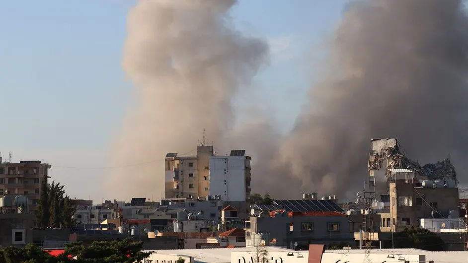 Smoke rises above residential neighborhoods in Tyre, southern Lebanon, following an Israeli airstrike. (file) Smoke rises above residential neighborhoods in Tyre, southern Lebanon, following an Israeli airstrike. (file)