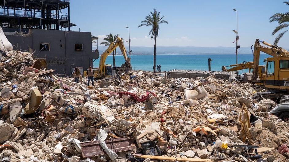 Tyre, South Lebanon مشاهد دمار واسع النطاق تظهر في مدينة صور، جنوب لبنان، عقب الغارات الجوية الإسرائيلية في شهر نيسان.
