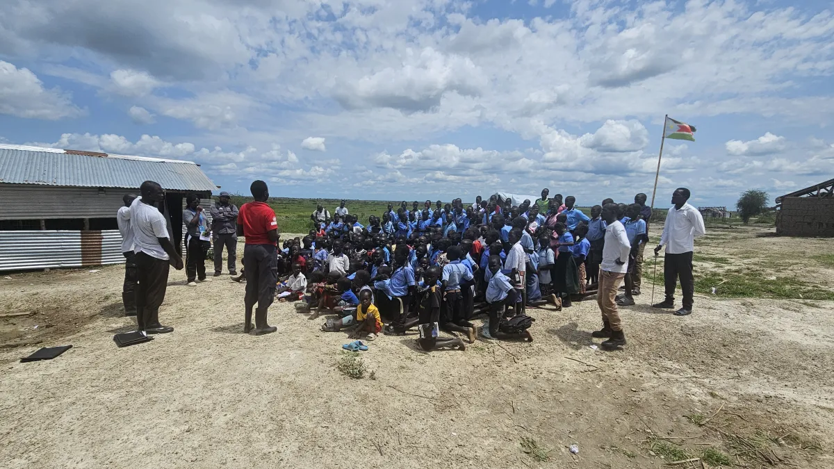 Children participate in an interactive EORE session, learning how to recognise and safely report explosive hazards. Photo credits: Sikulisiwe Gwara /UNMAS South Sudan