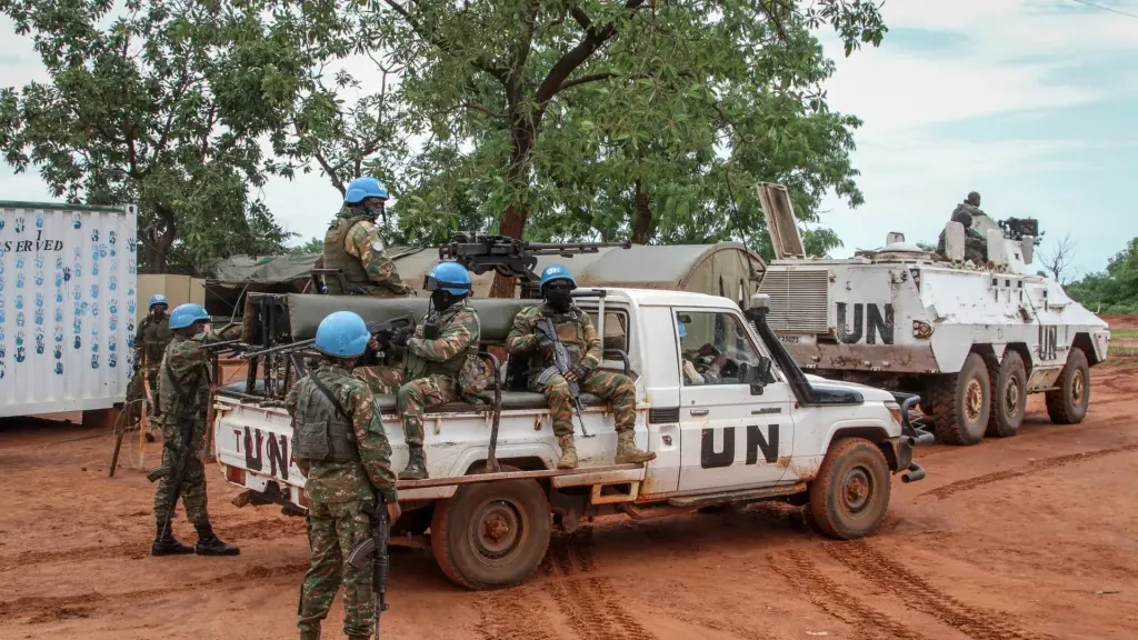 Zambian UN peacekeepers in UN vehicle