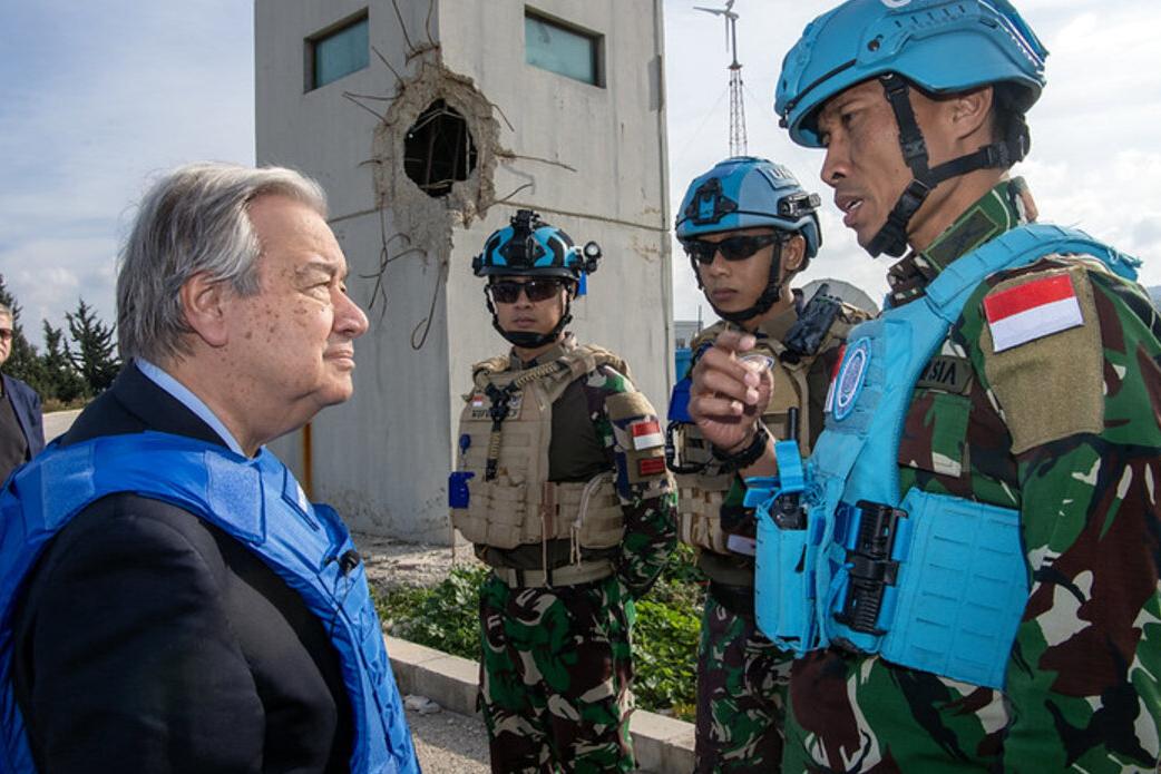 Secretary-General António Guterres (left) meets with peacekeepers as he visits the headquarters of the United Nations Interim Force in Lebanon (UNIFIL) in Naqoura, Lebanon