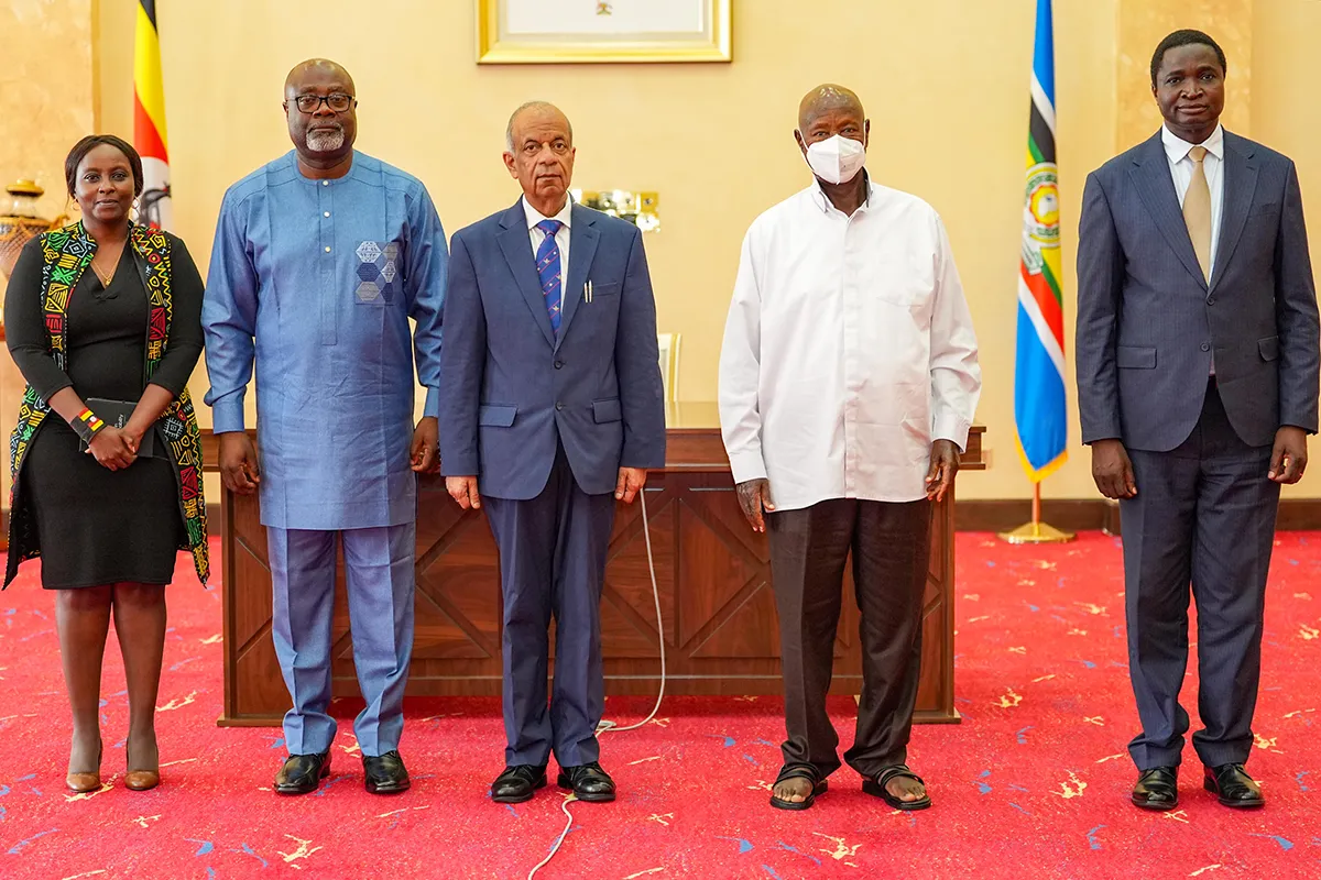 A group photo of H.E. Yoweri Museveni, President of the Republic of Uganda and the USG Mr. Khare together with his delegation at State House in Entebbe.