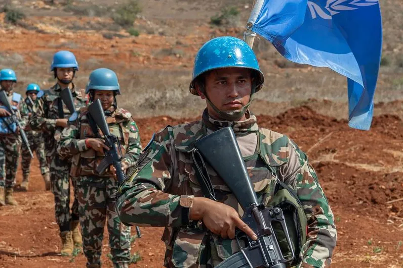 Des soldats de la paix de la FINUL effectuent une patrouille le long de la Ligne bleue, à proximité de Meiss El-Jabal, un village libanais frontalier d'Israël (photo d'archives).