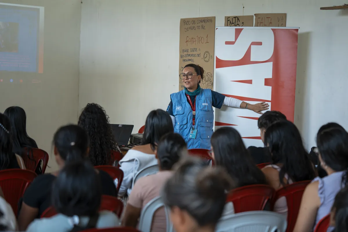 UNMAS Humanitarian Coordinator provides explosive ordnance risk education to 40 female community leaders in Ricaurte, Nariño. Photo: UNMAS Colombia.