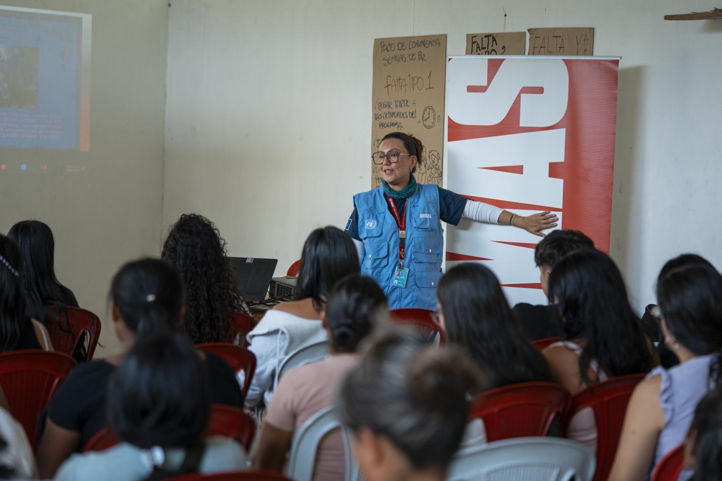 UNMAS Humanitarian Coordinator provides explosive ordnance risk education to 40 female community leaders in Ricaurte, Nariño. Photo: UNMAS Colombia.