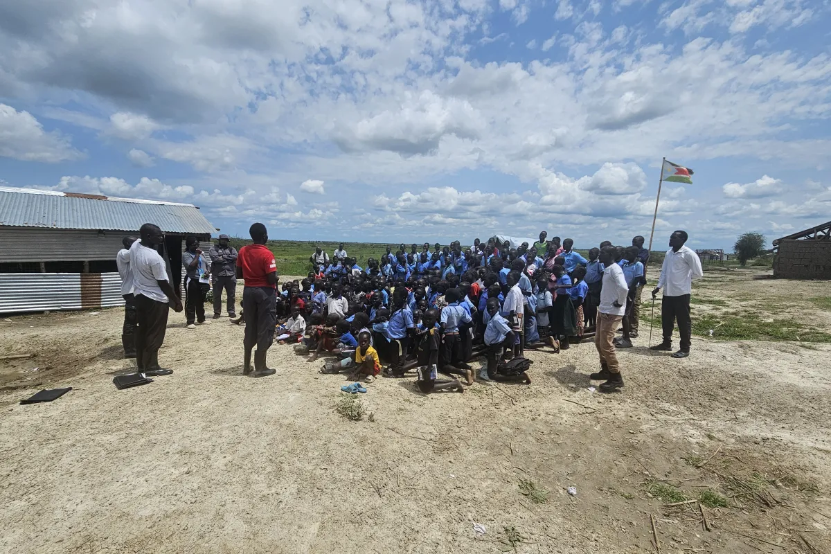 Children participate in an interactive EORE session, learning how to recognise and safely report explosive hazards. Photo credits: Sikulisiwe Gwara /UNMAS South Sudan