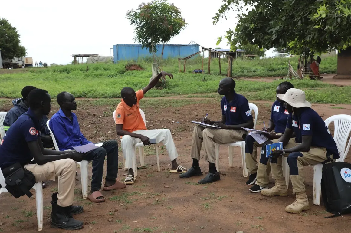 Community Informants share their knowledge of the area with NMAA team members during an NTS in Odemo Village. 