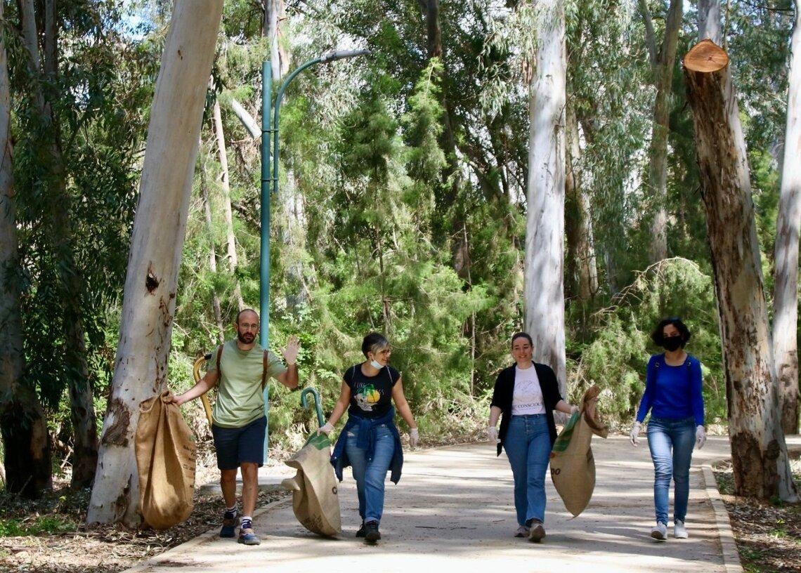 Maria Tsiarta and Mustafa Ongun partake in a clean-up event organized by their section in Nicosia, Cyprus. Photo credit: UNFICYP